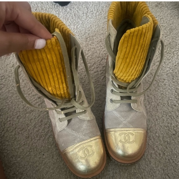 Boots - Picture 3 of 3